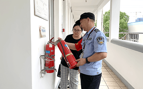 安全家園你我共建——劉潭服裝開展宿舍安全檢查