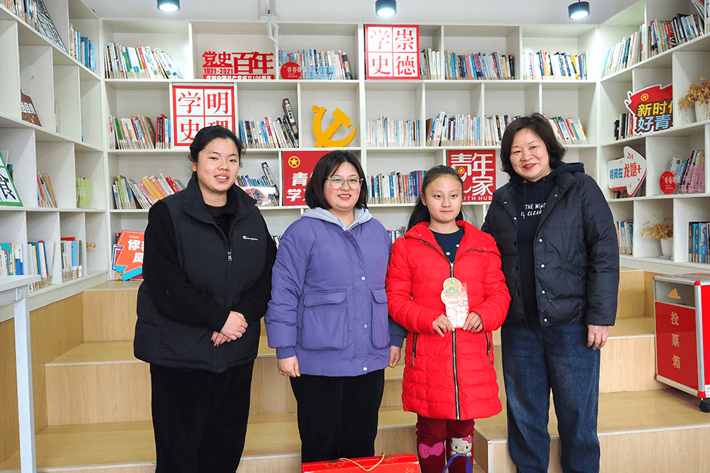 劉潭服裝：溫情慰問送春風(fēng)，困境兒童笑顏開
