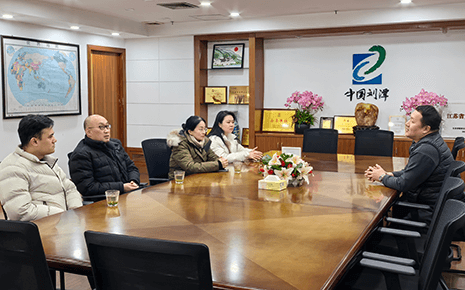 工商聯(lián)走進(jìn)劉潭服裝，共話發(fā)展新篇章