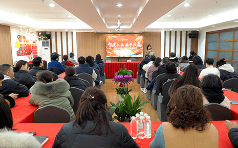 智造未來，攜手共贏！劉潭服裝舉行2025年績效簽約儀式
