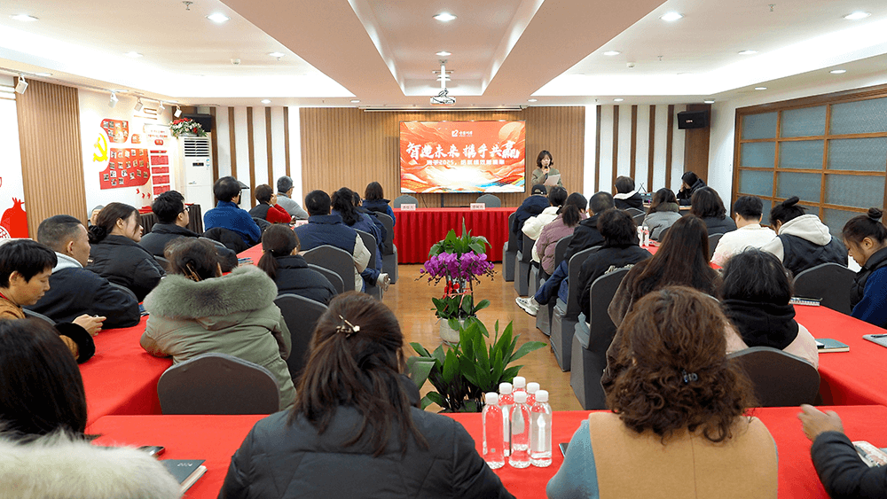 智造未來，攜手共贏！劉潭服裝舉行2025年績效簽約儀式