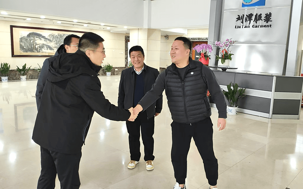 區(qū)應(yīng)急管理局黨委邱書記帶隊(duì)走訪劉潭服裝
