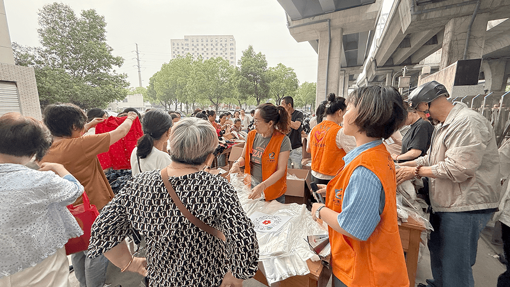 暖聚劉服，愛匯久久！劉潭服裝公益義賣傳遞溫暖力量