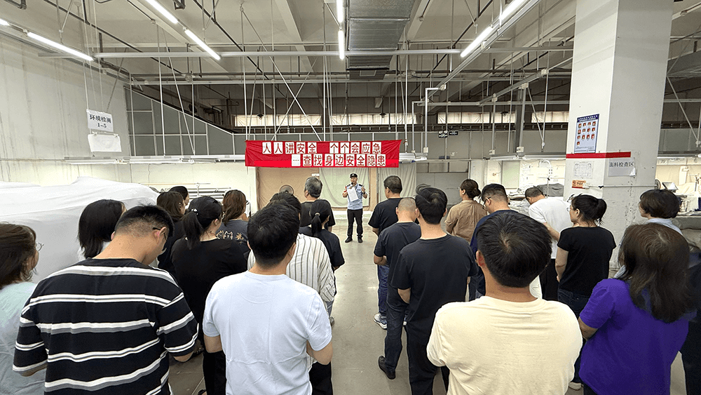 劉潭服裝：安全生產(chǎn)月培訓(xùn)進(jìn)車間，安全示范保平安