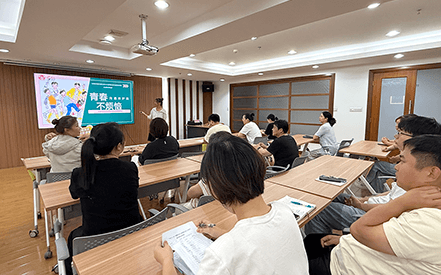 區(qū)婦聯(lián)走進劉潭服裝，共話家庭教育新篇