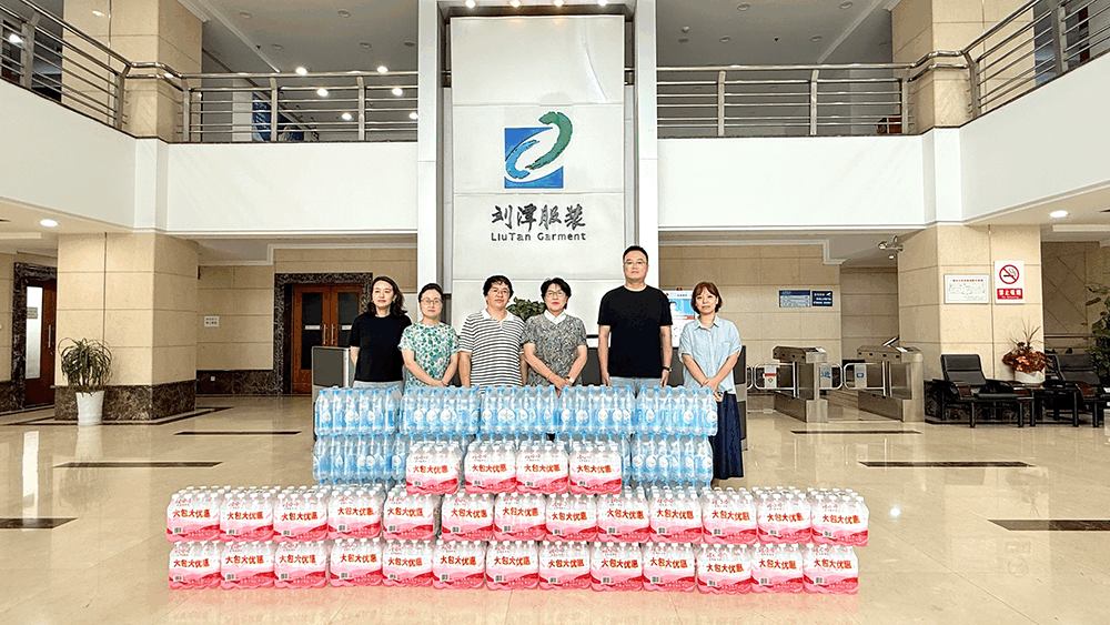 社區(qū)清涼送一線 關懷沁潤企業(yè)心&mdash;&mdash;楊木橋社區(qū)到劉潭服裝開展慰問活動