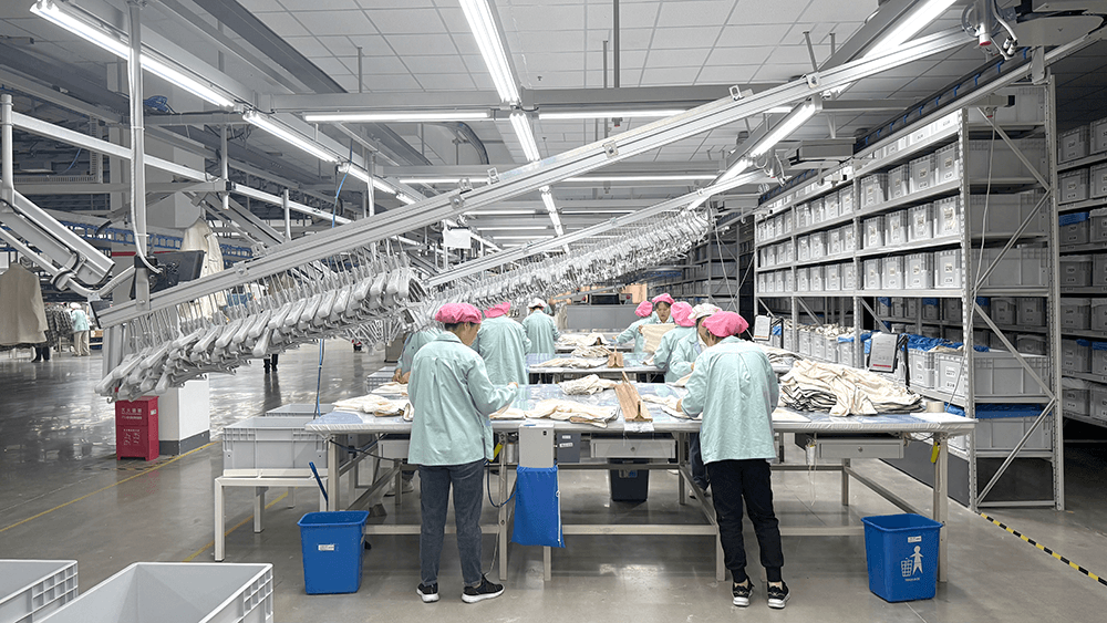 劉潭服裝持續(xù)推進生產智能化升級改造
