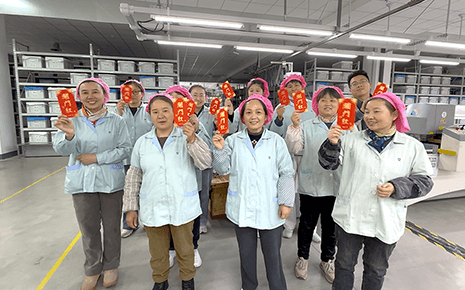 開工大吉！劉潭服裝為員工發(fā)放開門紅包