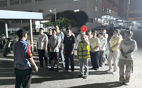 劉潭服裝開展宿舍夜間逃生疏散演練：提升員工應急自救能力
