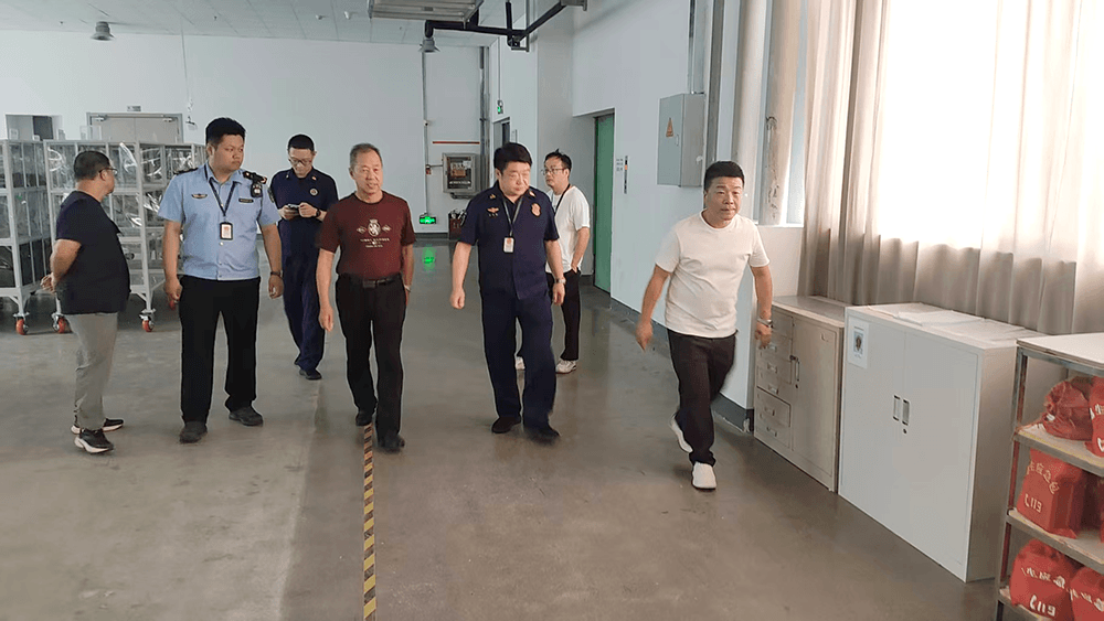 梁溪消防大隊蒞臨劉潭服裝開展消防安全專項檢查